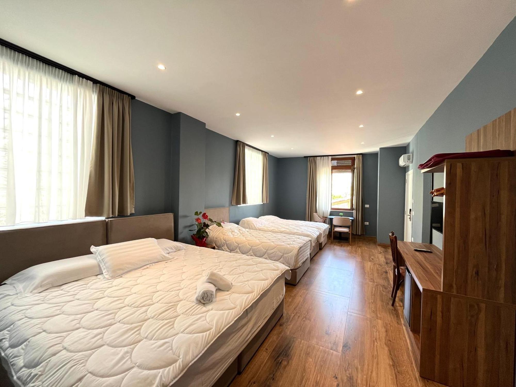 Hotel Gjuhadoli Restaurant 4*