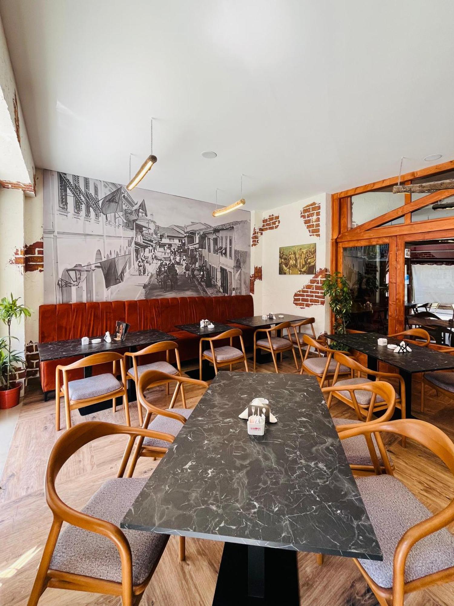 Gjuhadoli Restaurant Hotel 4*