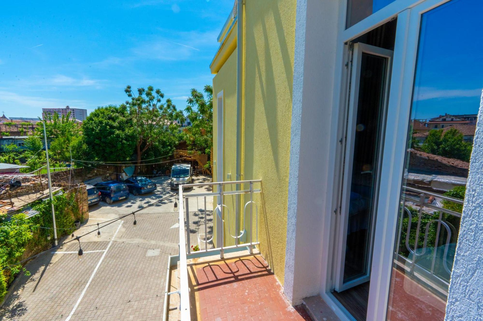 Gjuhadoli Restaurant Hotel 4*