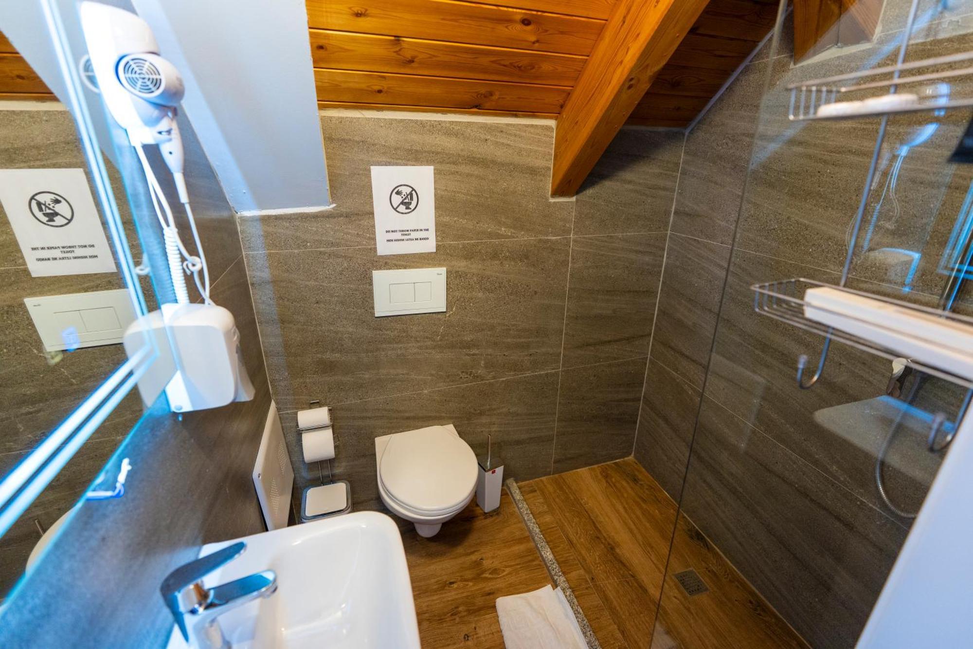 Gjuhadoli Restaurant Hotel 4*
