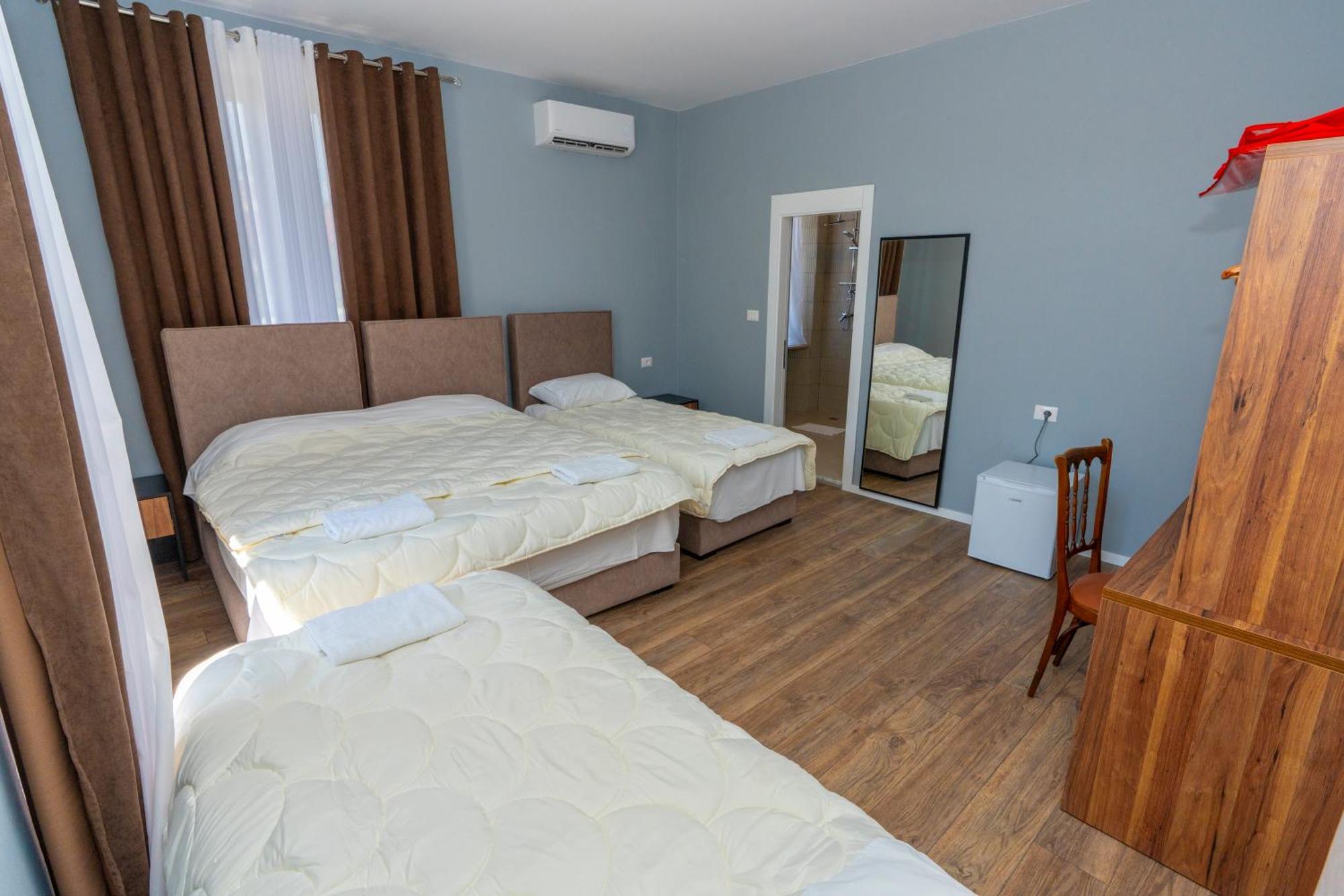 Hotel Gjuhadoli Restaurant 4*